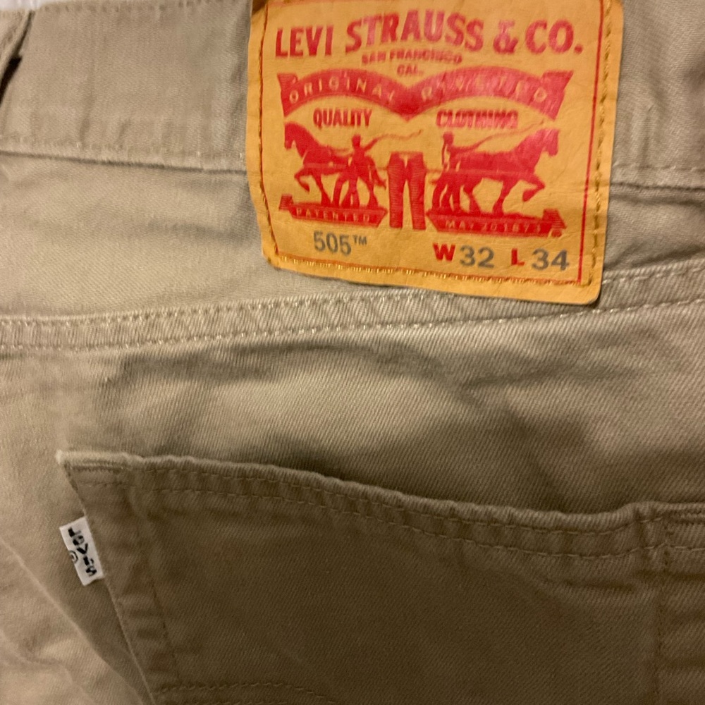 Mens khaki Levi’s pants
